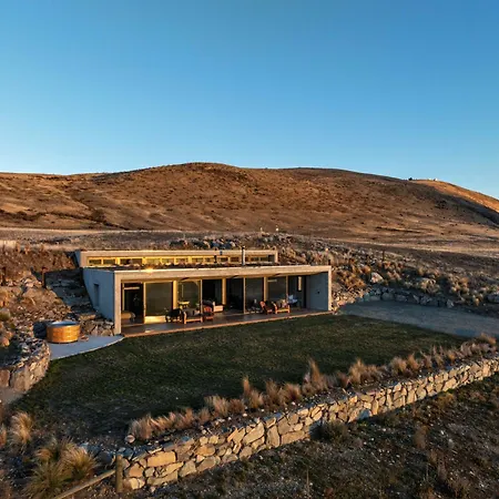 Bunker House Villa Lake Tekapo Exterior photo